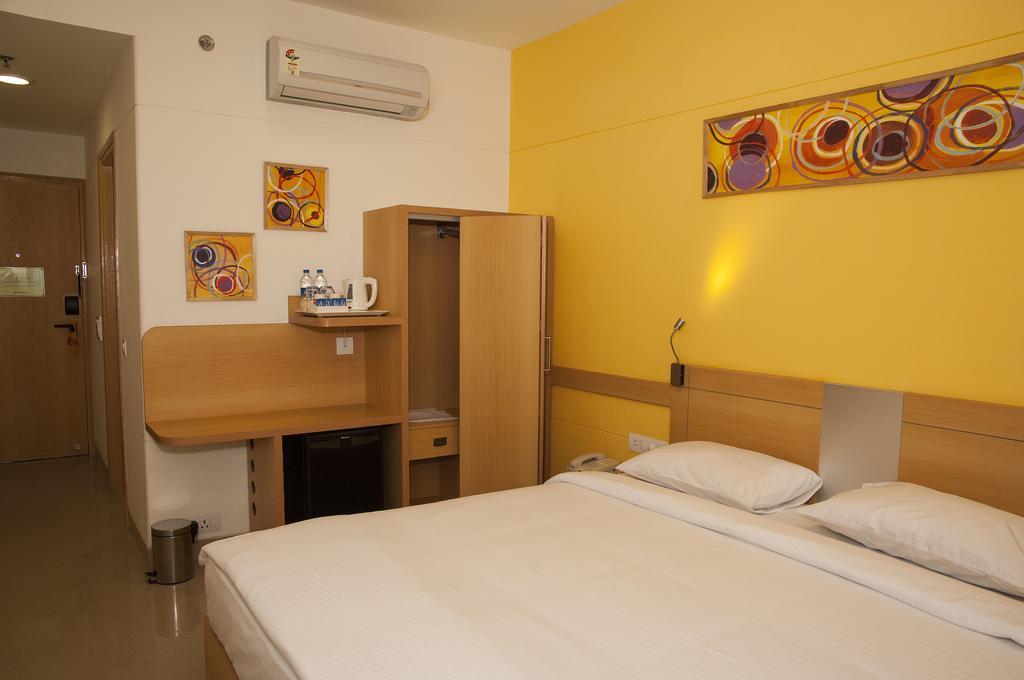 Red Fox Hotel, Chandīgarh Extérieur photo