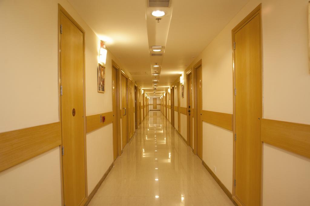 Red Fox Hotel, Chandīgarh Extérieur photo