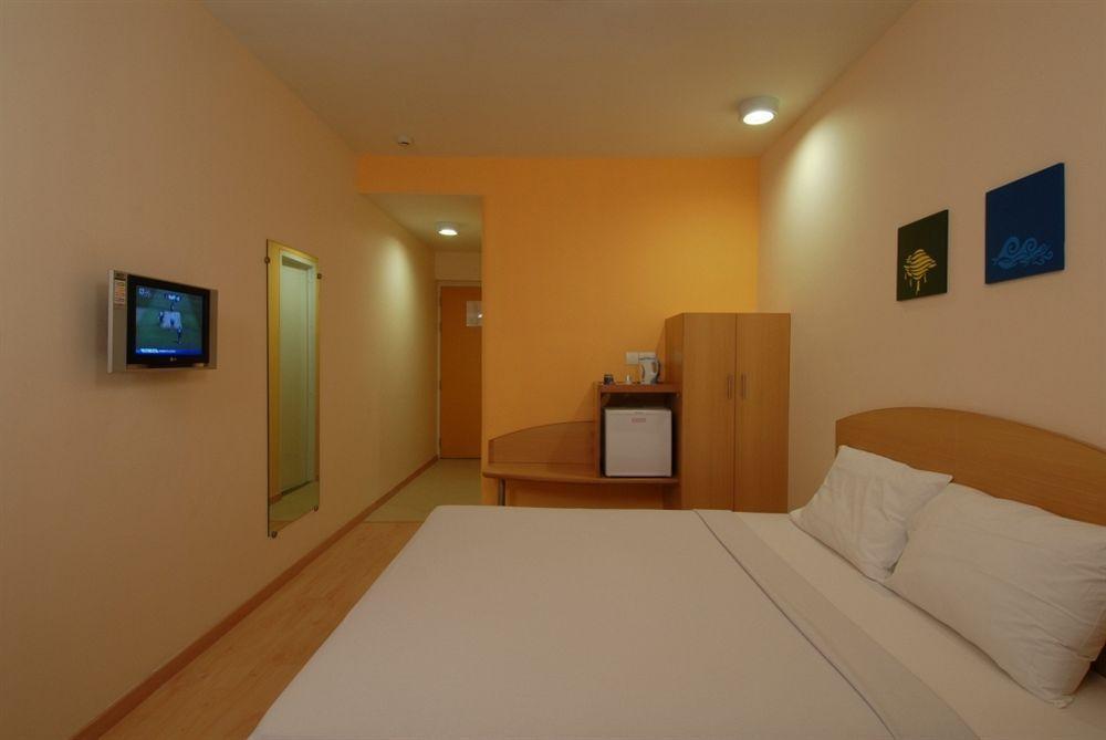 Red Fox Hotel, Chandīgarh Extérieur photo