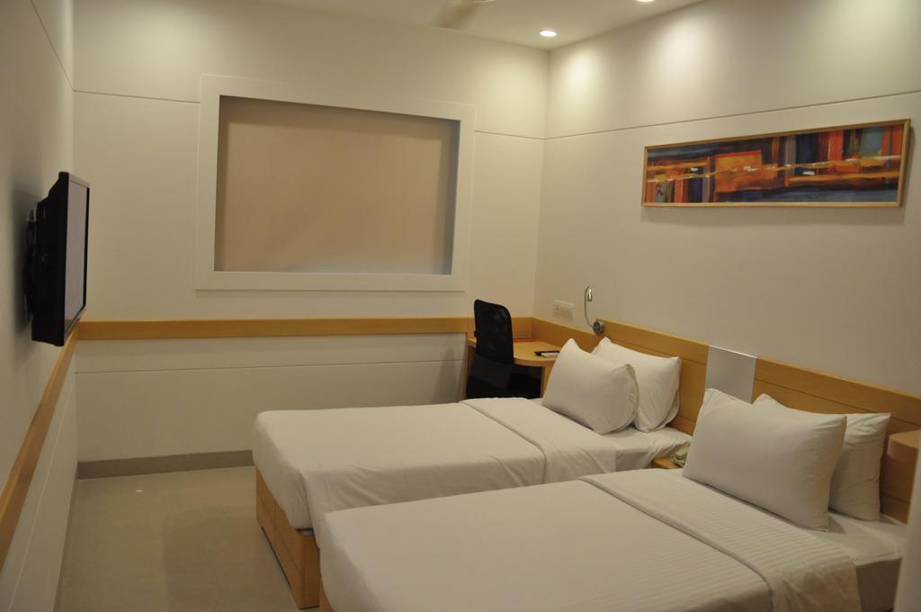 Red Fox Hotel, Chandīgarh Extérieur photo