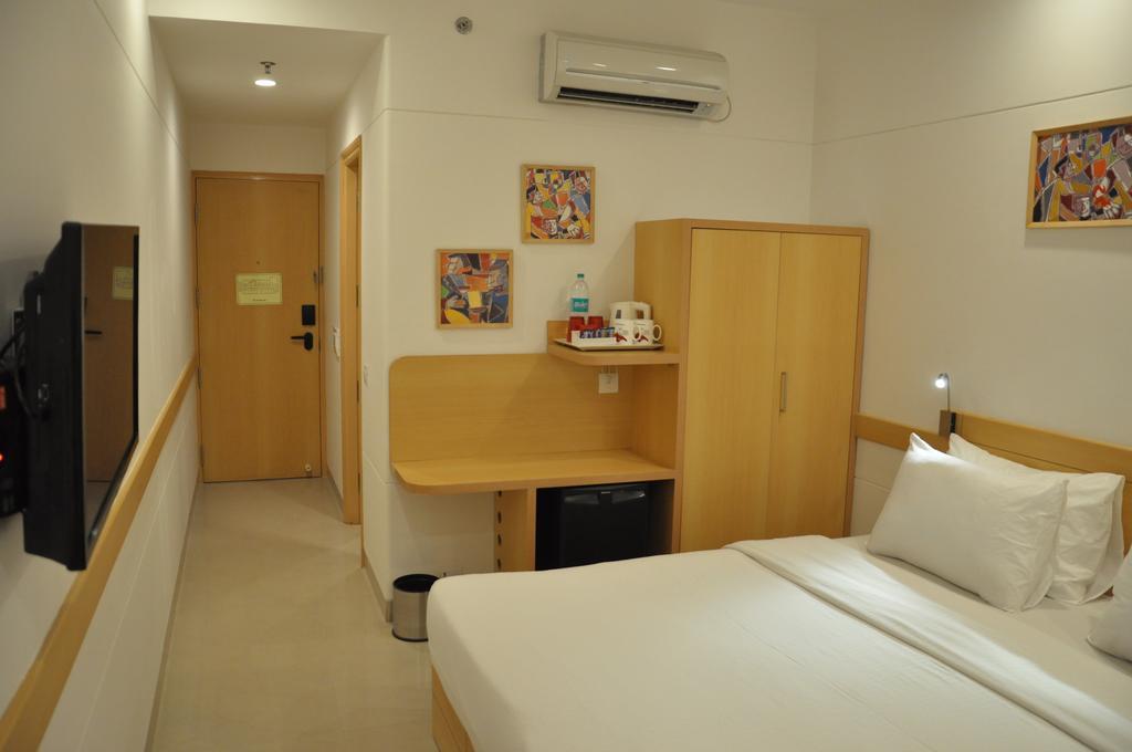 Red Fox Hotel, Chandīgarh Extérieur photo