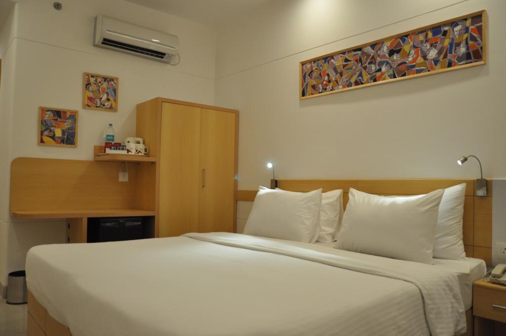 Red Fox Hotel, Chandīgarh Extérieur photo