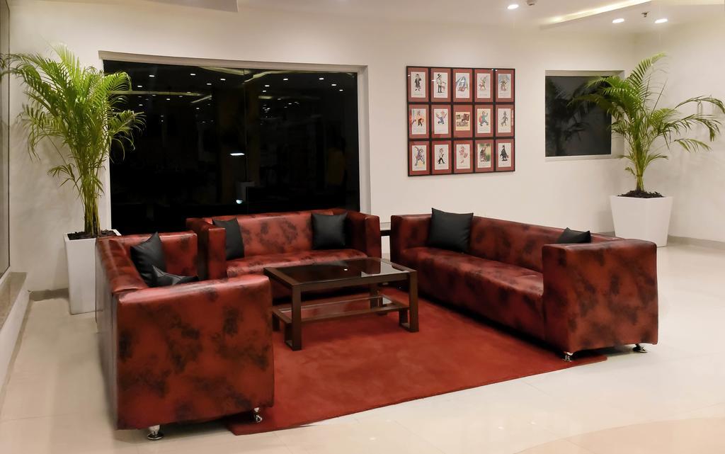 Red Fox Hotel, Chandīgarh Extérieur photo