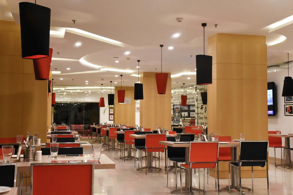 Red Fox Hotel, Chandīgarh Extérieur photo