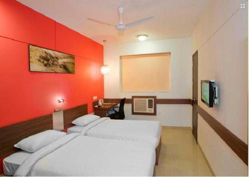 Red Fox Hotel, Chandīgarh Extérieur photo