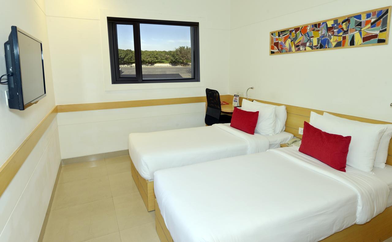 Red Fox Hotel, Chandīgarh Extérieur photo