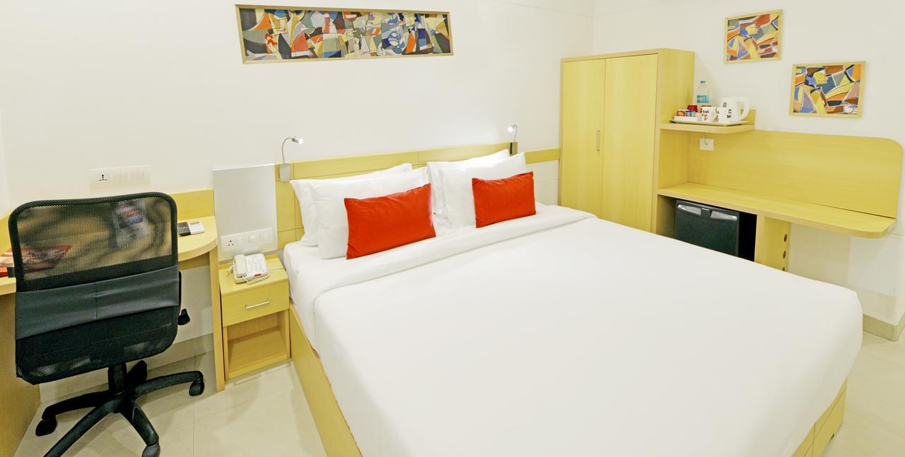 Red Fox Hotel, Chandīgarh Extérieur photo