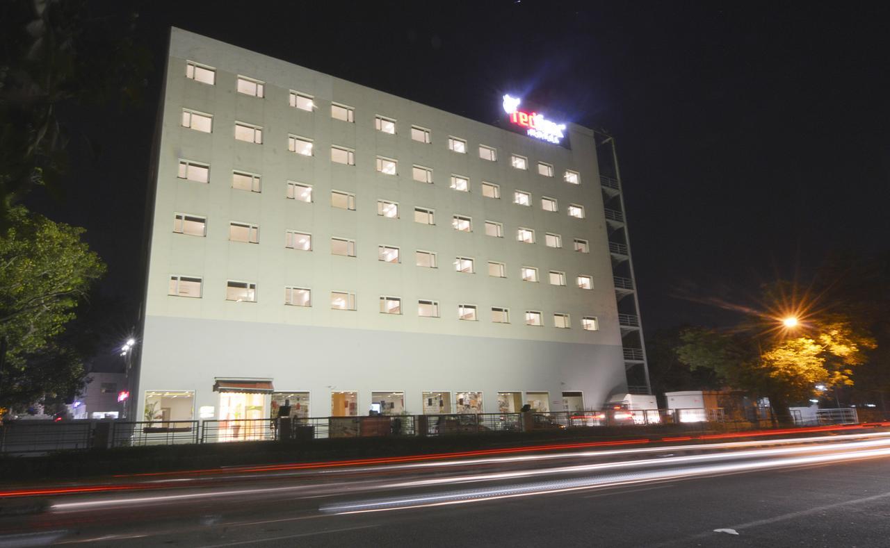 Red Fox Hotel, Chandīgarh Extérieur photo